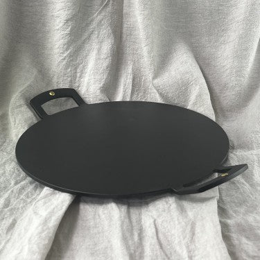 Heavy-duty black iron griddle plate with flax oil seasoning