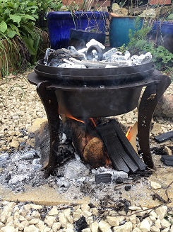 Dutch Oven with Lid and Stand - warriorgarden
