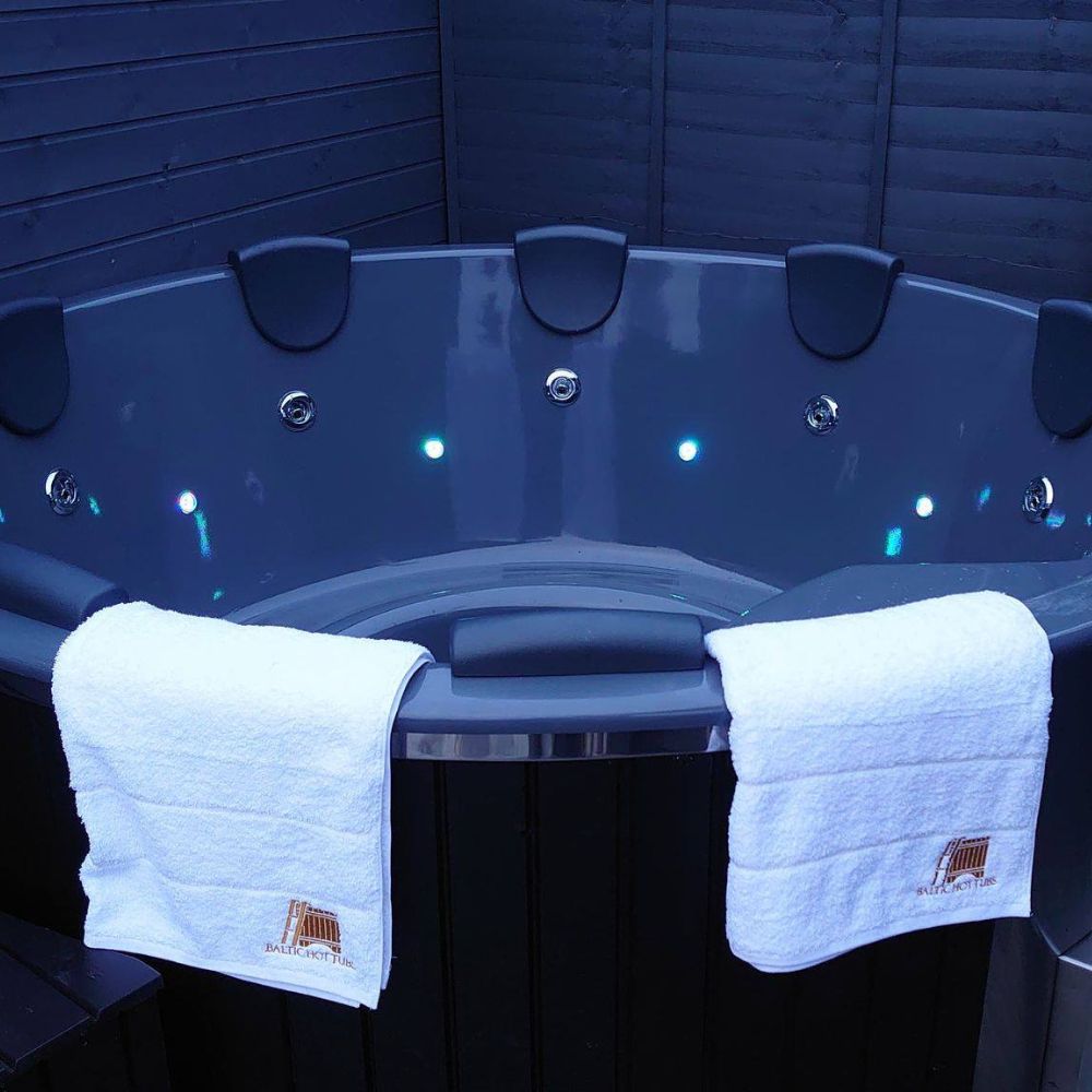 BHT's 8 person tub with int. burner - warriorgarden