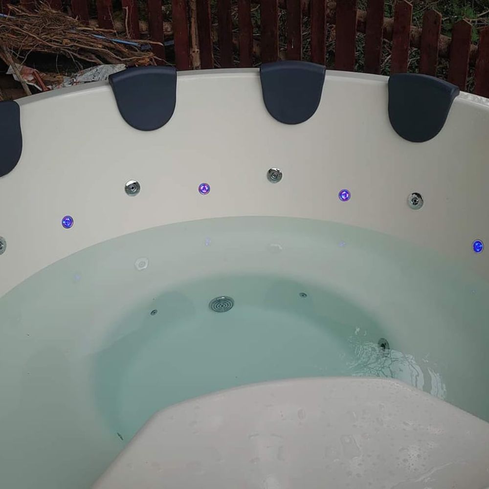 BHT's 8 person tub with int. burner - warriorgarden