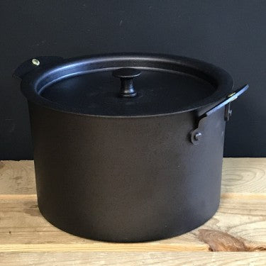 Netherton Foundry large iron stock pot with lid and steel handles