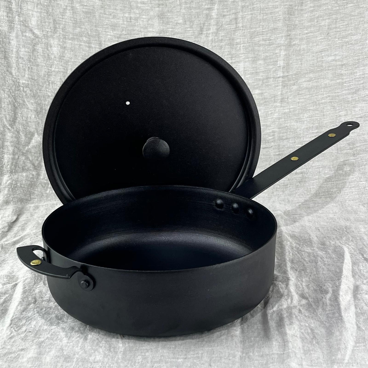 9" Sauteuse Pan with Front Handle and Lid - warriorgarden