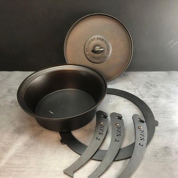 Dutch Oven with Lid and Stand - warriorgarden