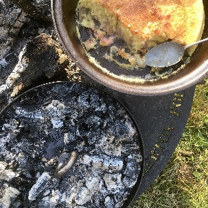 Dutch Oven with Lid and Stand - warriorgarden