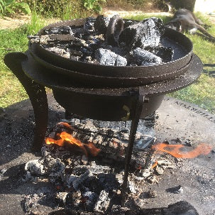 Dutch Oven with Lid and Stand - warriorgarden