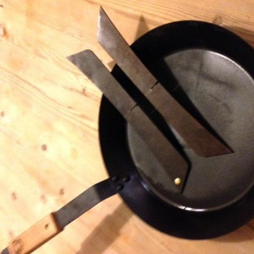 12" Spun Iron Breakfast Pan with Divider - warriorgarden